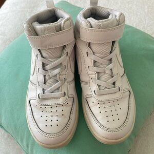 Nike - unisex child’s midtop court shoes